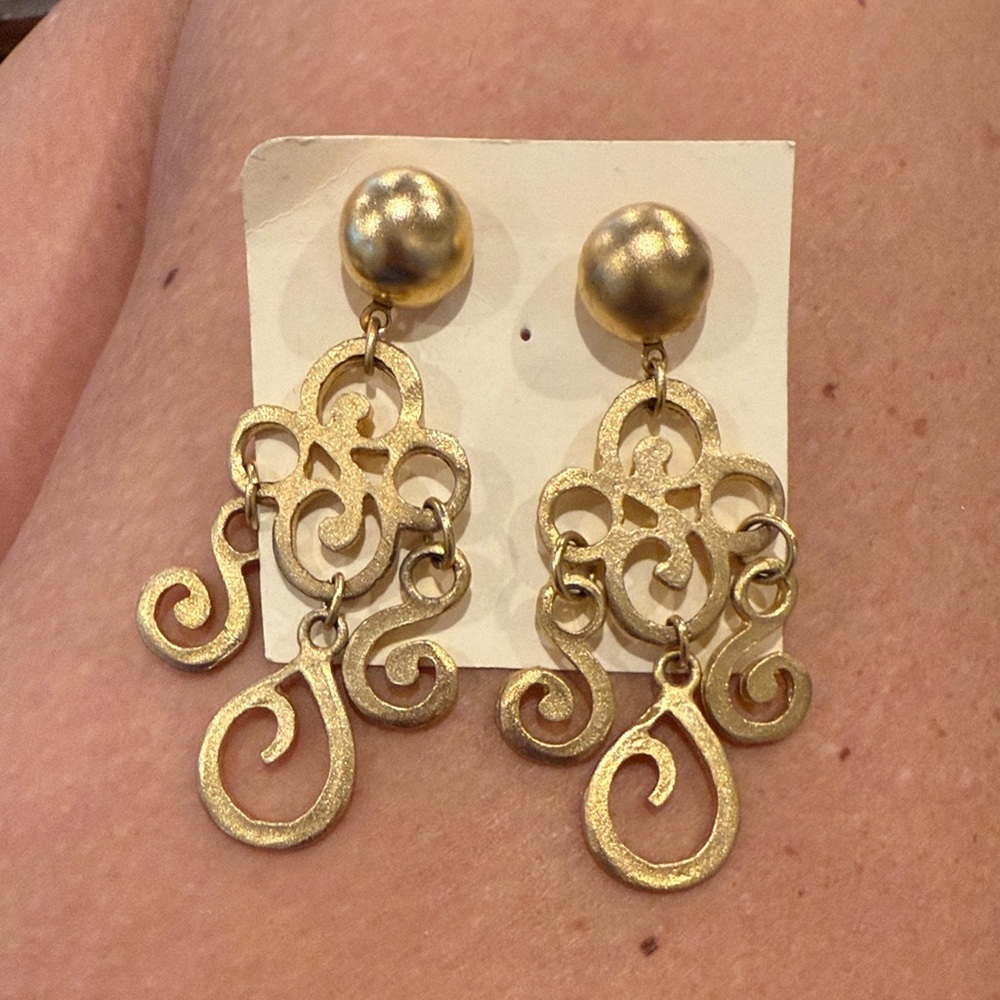 Elegant Gold Swirl Drop Earrings